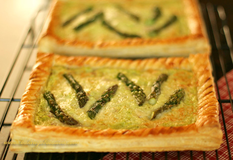 Asparagus-ricotta tart with Comté cheese